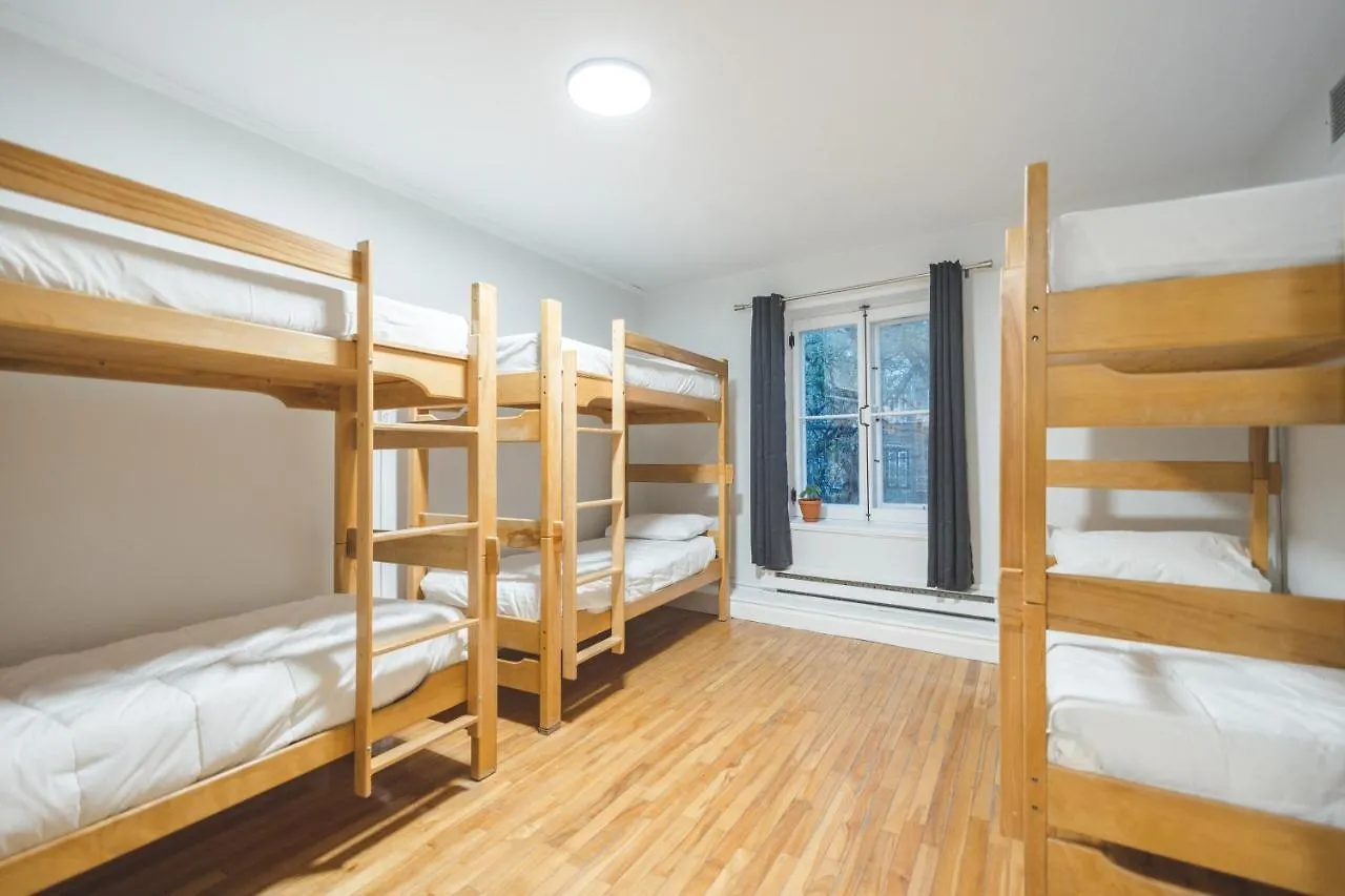 Hostel Auberge De La Paix Quebec City Canada