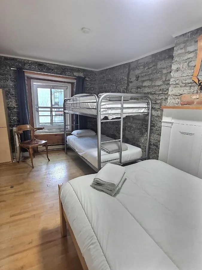 Auberge De La Paix Quebec City Hostel