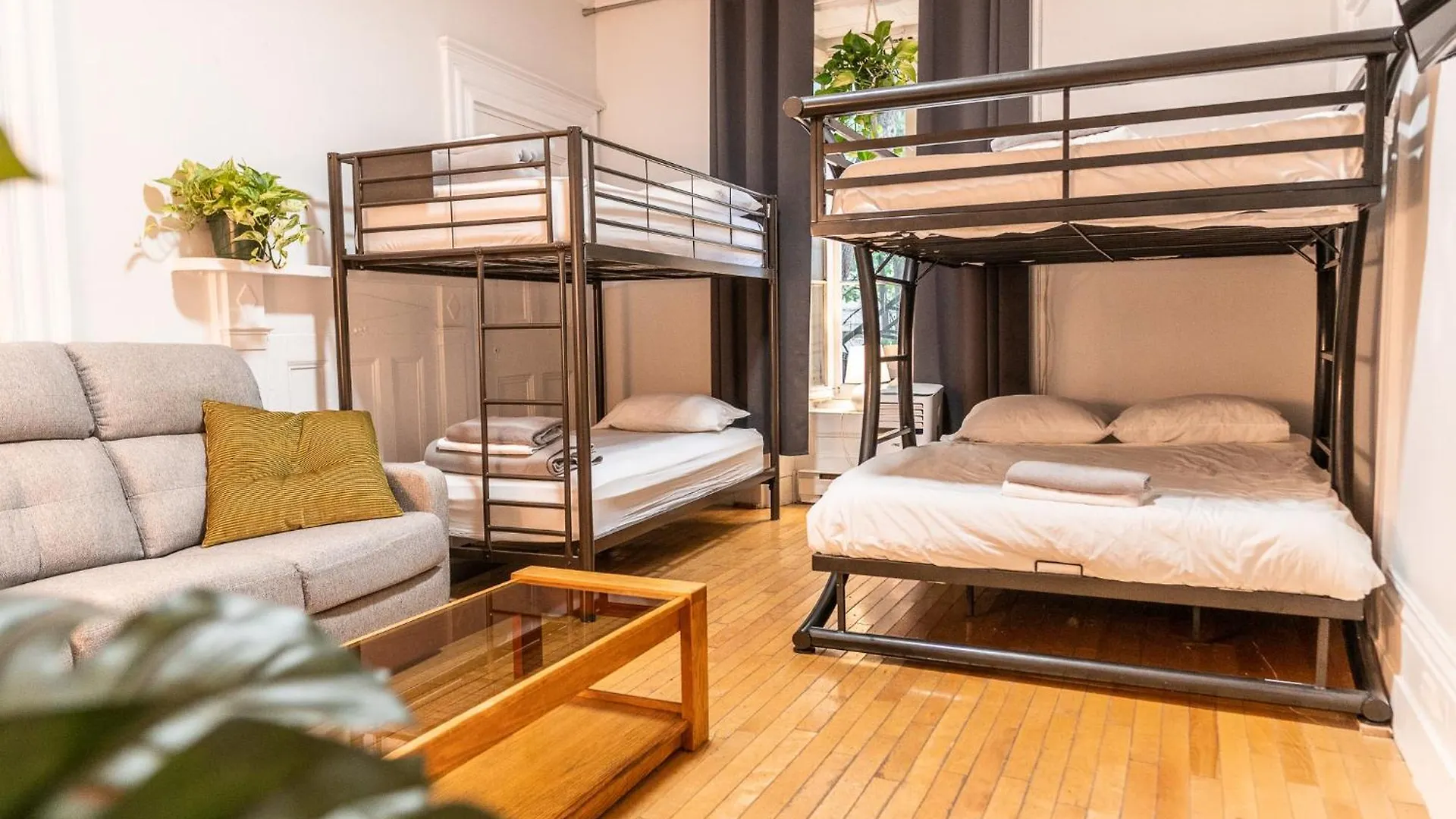 Hostel Auberge De La Paix Quebec City
