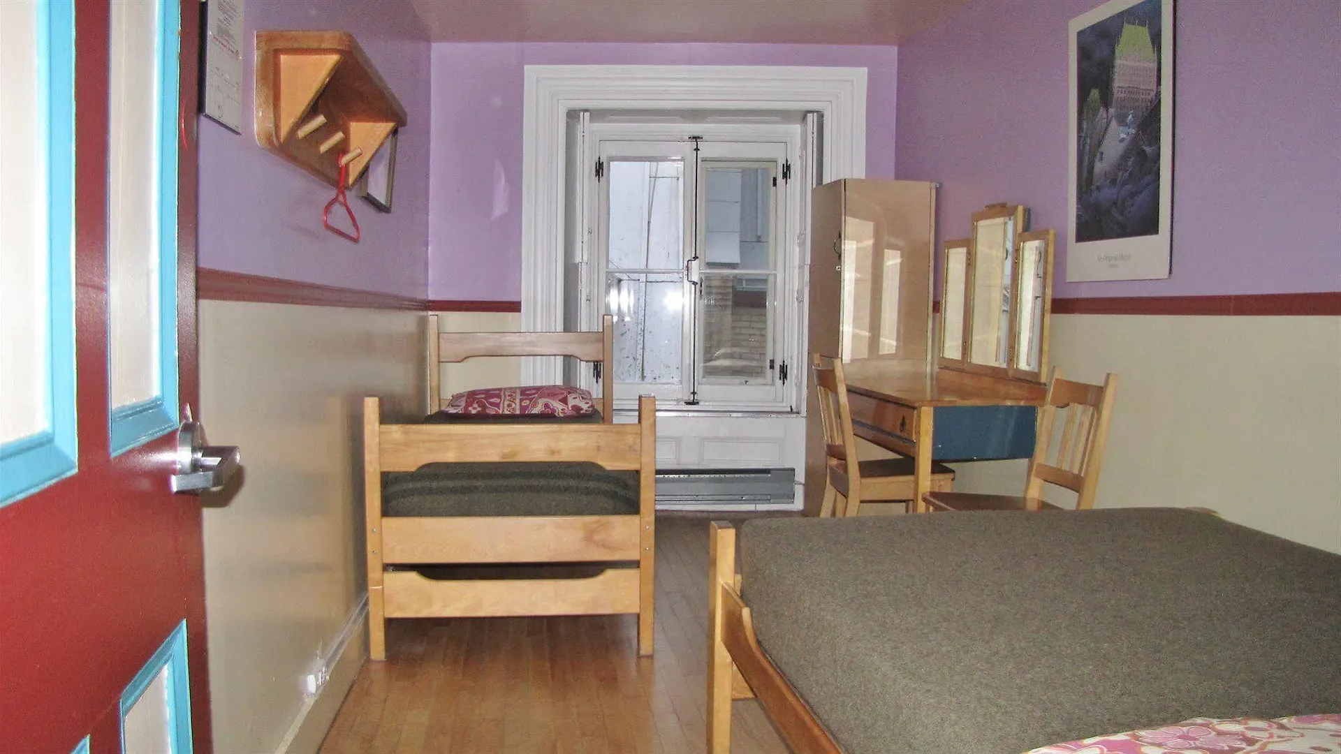 Hostel Auberge De La Paix Quebec City