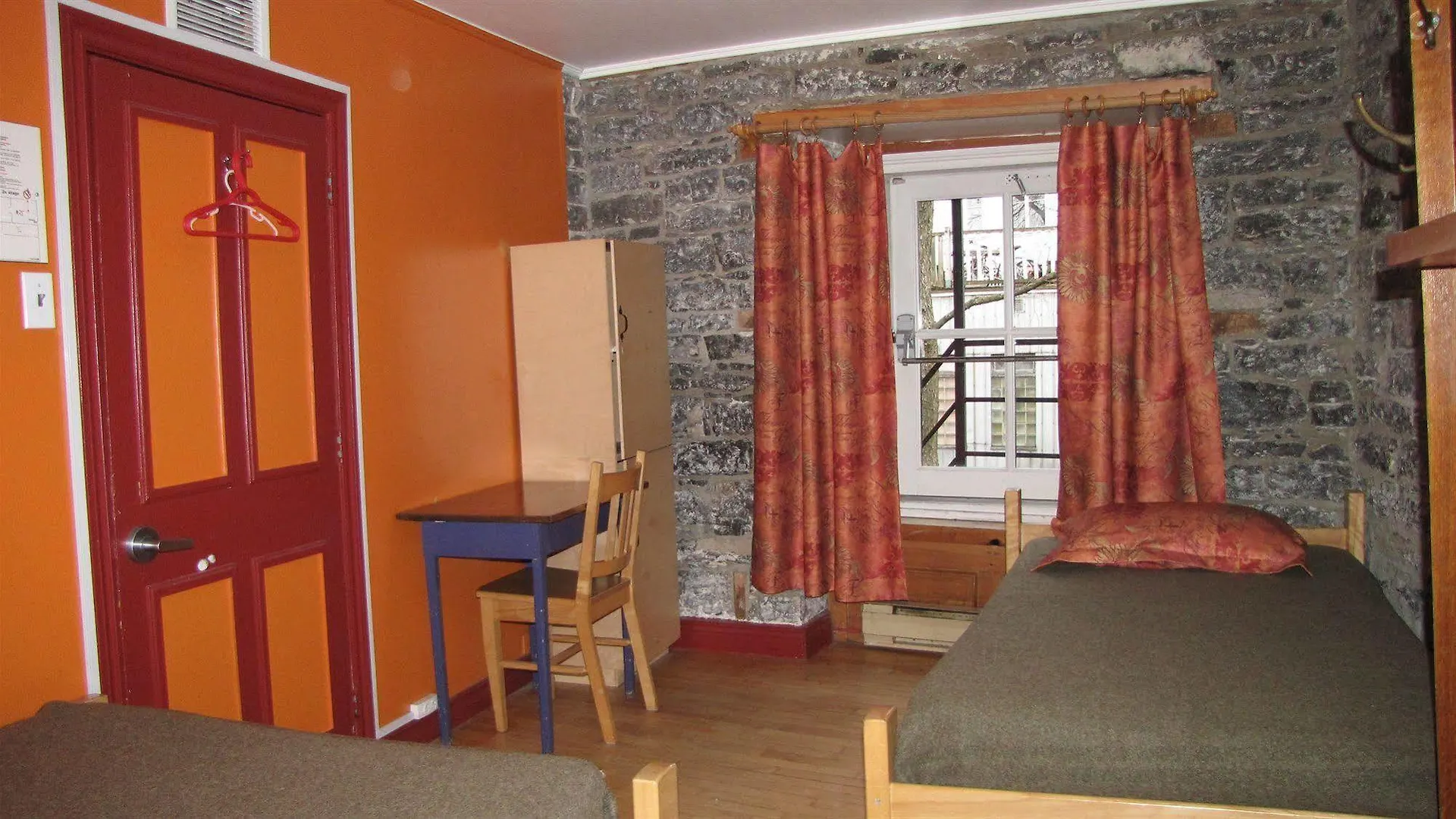 Hostel Auberge De La Paix Quebec City
